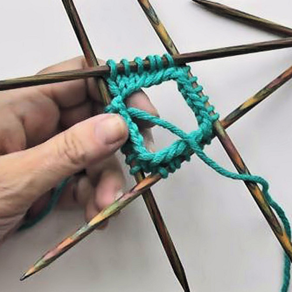 Set of 5 knitting needles